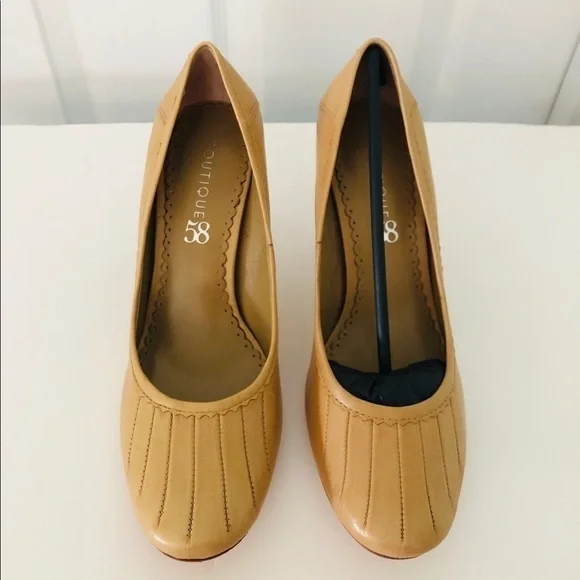𝅺Boutique 58 Leather Pumps Heels Classy and Comfortable Tan New in Box - Picture 2 of 4